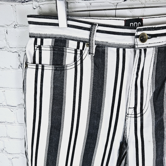 BDG UO URBAN OUTFITTERS | black stripe straight cropped jeans - Picture 3 of 11